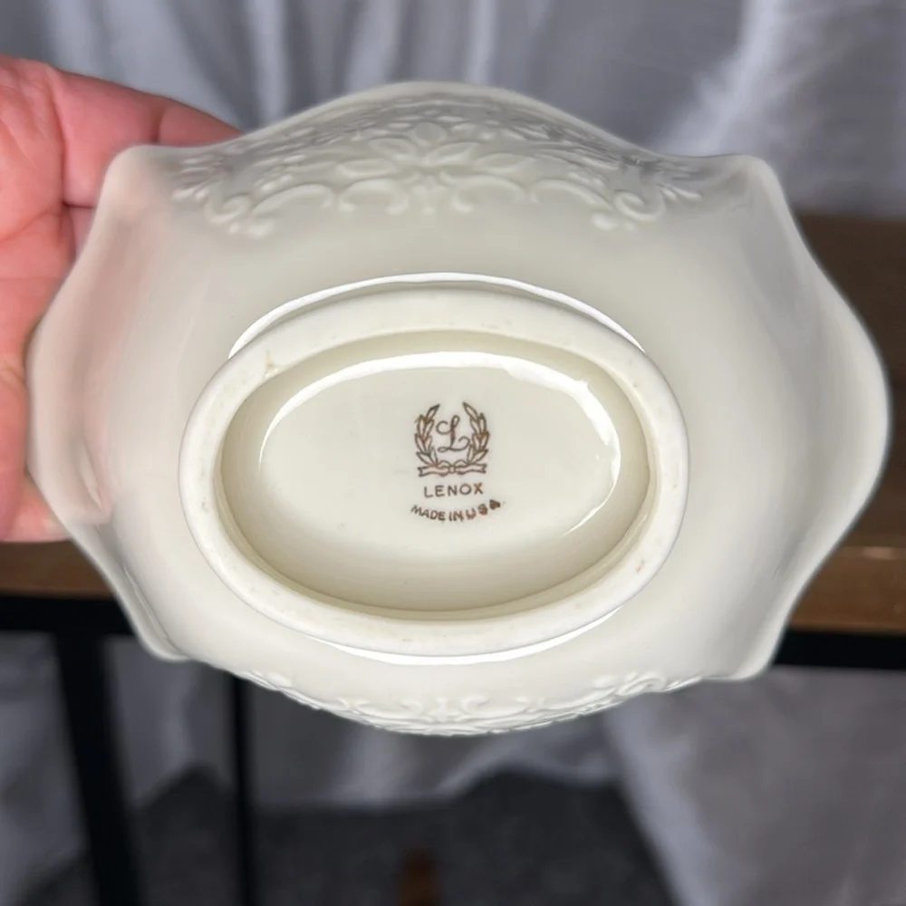 Lenox Sans Souci Collection Porcelain 24K Gold Trim Embossed Small Oval Basket